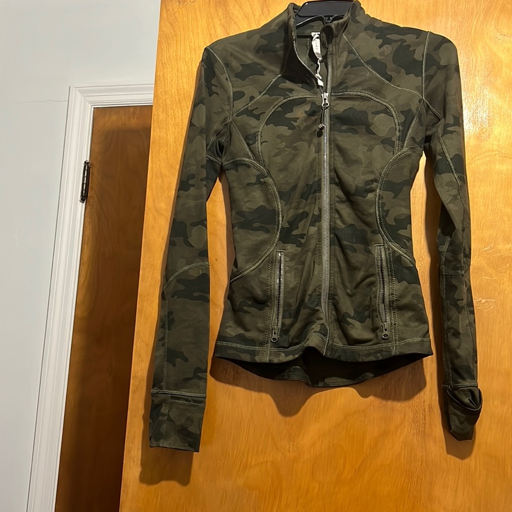 LULULEMON Camo Jacket Size: 2